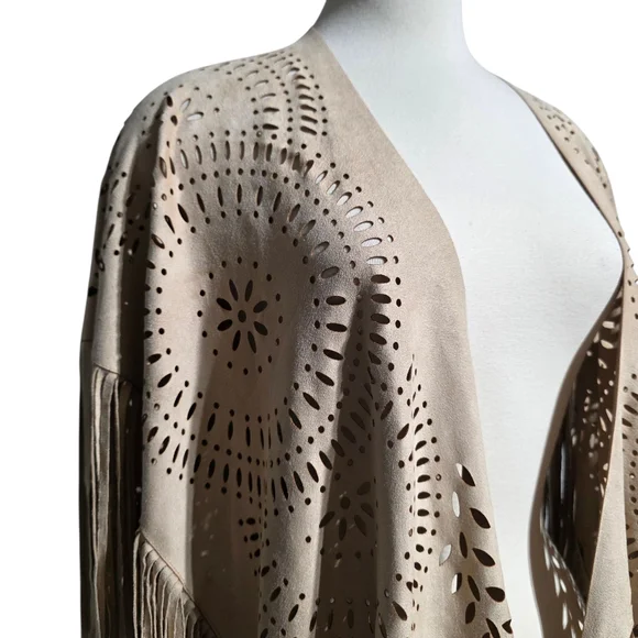 EUC PERSUN LASER CUT FRINGE FAUX SUEDE SHAWL WRAP OS - Picture 5 of 10